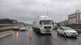 TEM OTOYOLU'NDA KARŞIYA GEÇMEK İSTEYEN İKİ KİŞİYE OTOMOBİL ÇARPTI