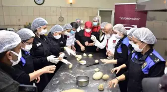 Adana'da 'Ekmeğin Arkasındaki Emek' projesi kapsamında kadın polisler şeflerle ekmek yaptı