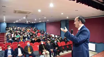 Rektör Beydemir, vakıf gönüllüsü öğrencilerle söyleşiye katıldı