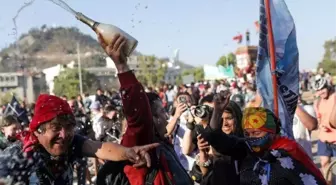 Şili halkı diktatör Pinochet'in eşinin ölümünü sokaklarda kutladı