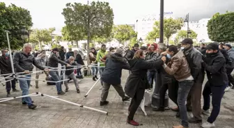 Tunus güvenlik güçleri 'anayasaya karşı darbeye son verilmesi' eylemine müdahale etti