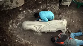 Uşak'taki Blaundos Antik Kenti kazılarında 2 bin yıllık iki heykel bulundu