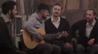 Kıbrıs Zafere Doğru dizi setinden eğlenceli anlar! Ahmet Kural set çalışanlarıyla türkü söyledi