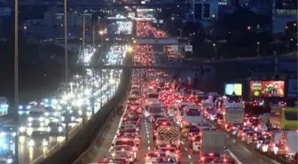 HAFTANIN İLK İŞ GÜNÜNDE TRAFİK YOĞUNLUĞU OLUŞTU