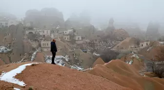 Kapadokya'daki peribacaları sisle birlikte görüntülendi