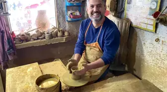 Belediye başkanı kolları sıvadı, çömlek tezgahına geçti