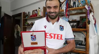 Trabzonspor taraftarı genç, takımına ait yüzlerce nostaljik eşya biriktirdi