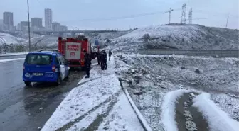 Son Dakika | Başakşehir'de kar yağışı kazayı getirdi; otomobil şarampole uçtu