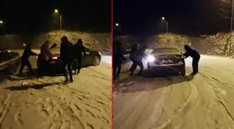 Milli Eğitim Müdürünün zor anları! Buz pistine dönen yolda makam aracını durdurmak için mücadele ettiler