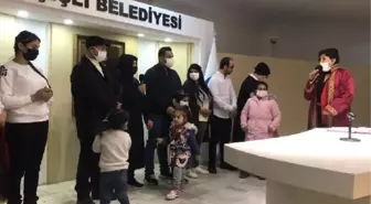 Toplu nikah töreninde babasıyla aynı gün 'evet' dedi