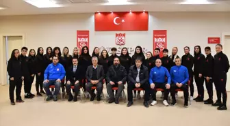 SPOR Sivasspor Kadın Futbol Takımı 25 futbolcuyla sözleşme imzaladı