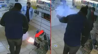 Uyarılara aldırış etmeyen müşteri az daha canından oluyordu! Telefon bataryasının bomba gibi patladığı anlar kamerada