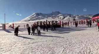 Sağlık çalışanları ve jandarma ekipleri AA'nın 'Yılın Fotoğrafları' oylamasına katıldı