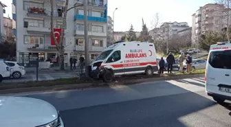 Kocaeli'de ambulansla otomobilin çarpıştığı kazada 1 kişi hafif yaralandı