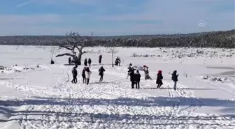 Üniversite öğrencileri kar etkinliğinde doyasıya eğlendi