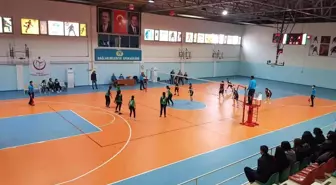 Bağlar Belediyesi'nden liseli voleybolculara tesis jesti