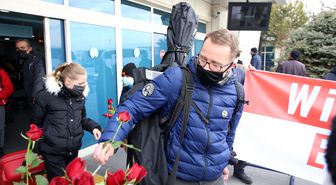 Polonyalı turistler Kayseri'de çiçeklerle karşılandı
