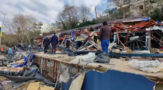 Üsküdar'daki bir kafe ruhsatsız olduğu gerekçesiyle yıkıldı