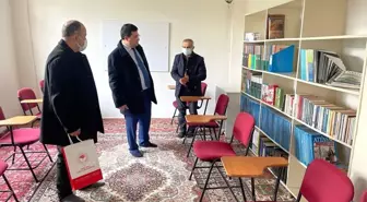 Kaymakam Zaman'dan cami kütüphanesine kitap desteği