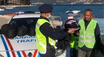 Marmaris'te 'Kaskımla Güvendeyim' denetiminde motosikletlilere kask ve yelek