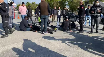 Mersin'de otomobil ile çarpışan motosikletteki 2 polis yaralandı