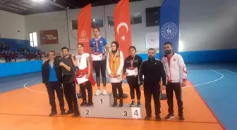 Hakkarili sporcular 7 madalya ile döndü