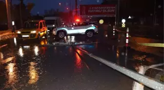 'KIRMIZI KOD' ALARMI VERİLEN ANTALYA'DA DERELER TAŞTI, YOL KAPANDI