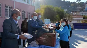 Koçarlı'da öğrencilere 500 adet balık ekmek dağıtıldı