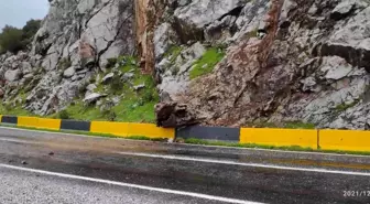 Marmaris'te sağanak yağış nedeniyle yollar kapandı, işyerlerini su bastı