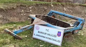 Çiftçinin tesviye makinesini çalan şüpheliler yakalandı