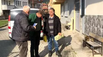 Devrekli muhtardan vatandaşlara hediye