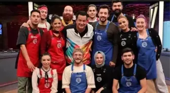 MasterChef'te yarışan Burcu Önal'ın eşiyle dudak dudağa pozları sosyal medyanın diline düştü