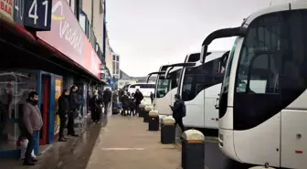 Yılın son gününde otogarda yoğunluk