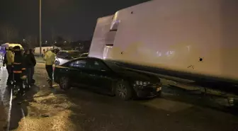 EGO otobüsü otomobillerin üzerine devrildi, 16 kişi yaralandı