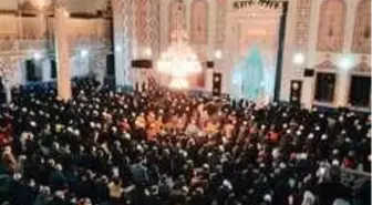 Eskişehir Ülkü Ocakları 2022'nin ilk sabah namazında saf tuttu