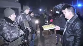 Güvenlik güçleri, yeni yıla dondurucu soğukta elleri tetikte girdi