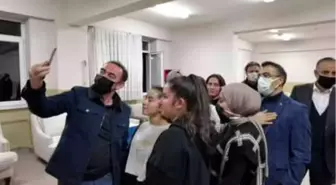 Kaymakam'dan ikiz kardeşlere telekonferansla baba sürprizi