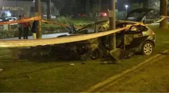 Elektrik direğine çarpan araçtaki 4 kişi yaralandı