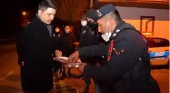 Personelleri tek tek ziyaret edip tatlı ikramında bulundular