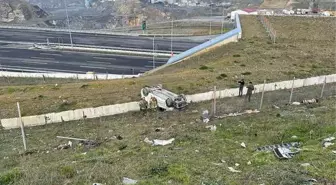 İSTANBUL- Sultangazi'de kontrolden çıkan araç şarampole devrildi