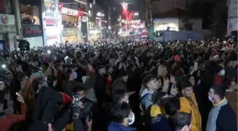 Vatandaşlar yılbaşını meydanlarda kutladı - Beşiktaş / Taksim
