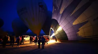 Turistler yeni yılın ilk gününde Kapadokya'da tur etkinliklerine katıldı