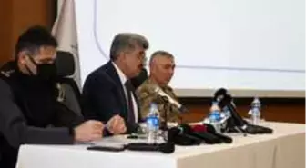 Vali Bilmez: 'Türkiye'de ele geçirilen eroinin üçte biri Van'da ele geçirildi'