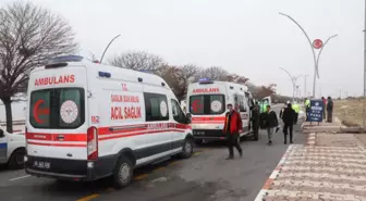 Devrilen hafif ticari araçtaki 6 kişi yaralandı