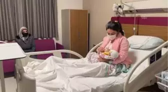 Yeni yılın ilk bebekleri Esra ve Ömer oldu