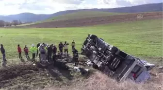 Sporcuları taşıyan minibüs devrildi, bir kişi öldü, 16 kişi yaralandı - Vali Masatlı