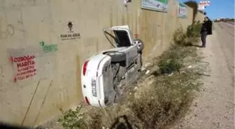 Otomobil istimlak duvarına çarptı: 2 yaralı