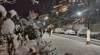 Gümüşhane, kar yağışının ardından panayır alanına döndü...Yollar buz pistine döndü, sürücüler zor anlar yaşadı