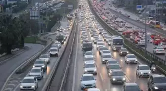 İstanbullular birkaç gündür şehirdeki rahat trafiğin nedenini merak ediyor: İşte o nedenler!