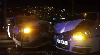 Artvin'de iki otomobilin çarpıştığı kazada 5 kişi yaralandı